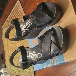 OTBT Bee Cave Sandals -- black